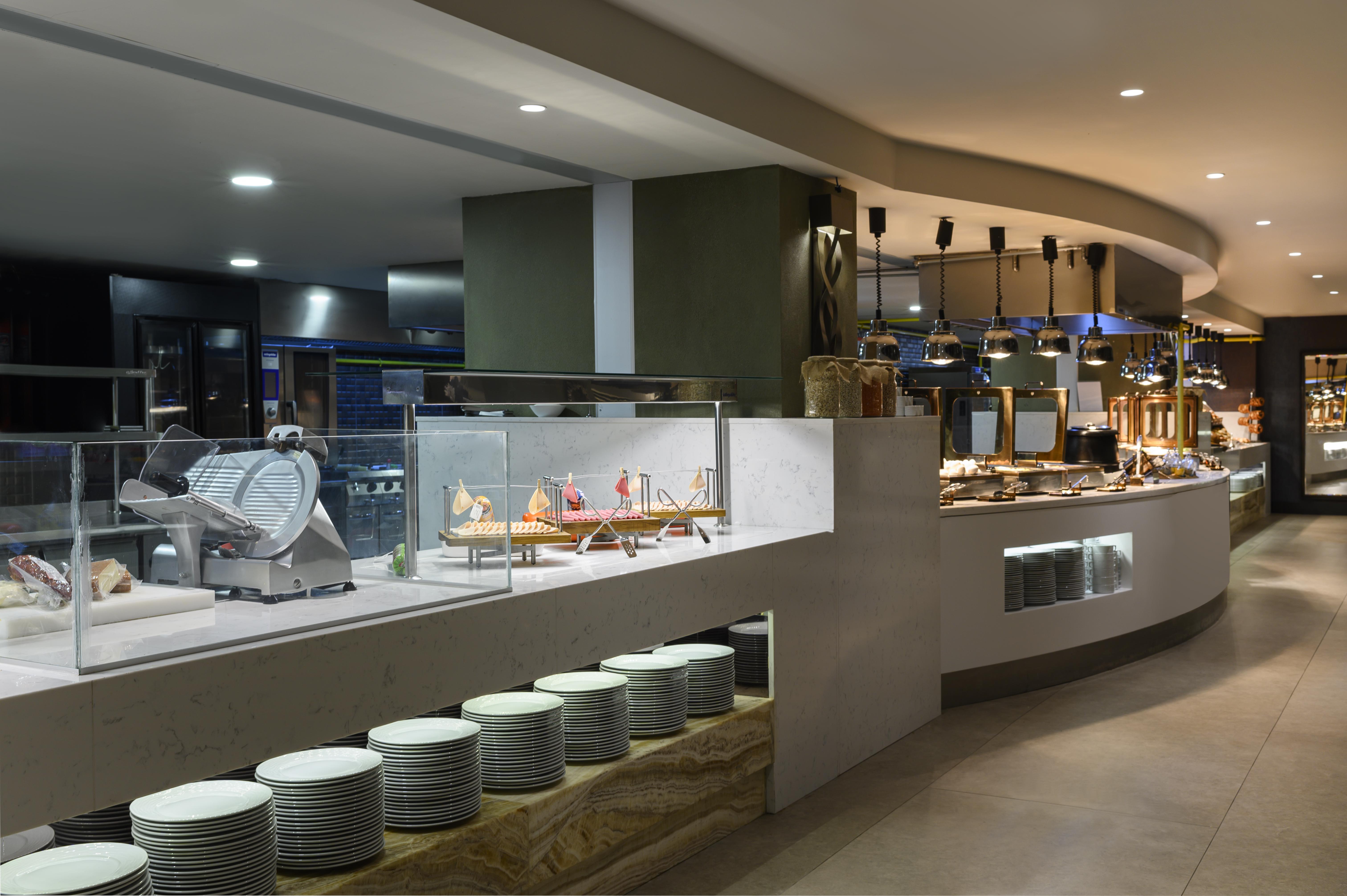 Elite World Grand Sapanca Hotel Exterior foto A buffet at a hotel