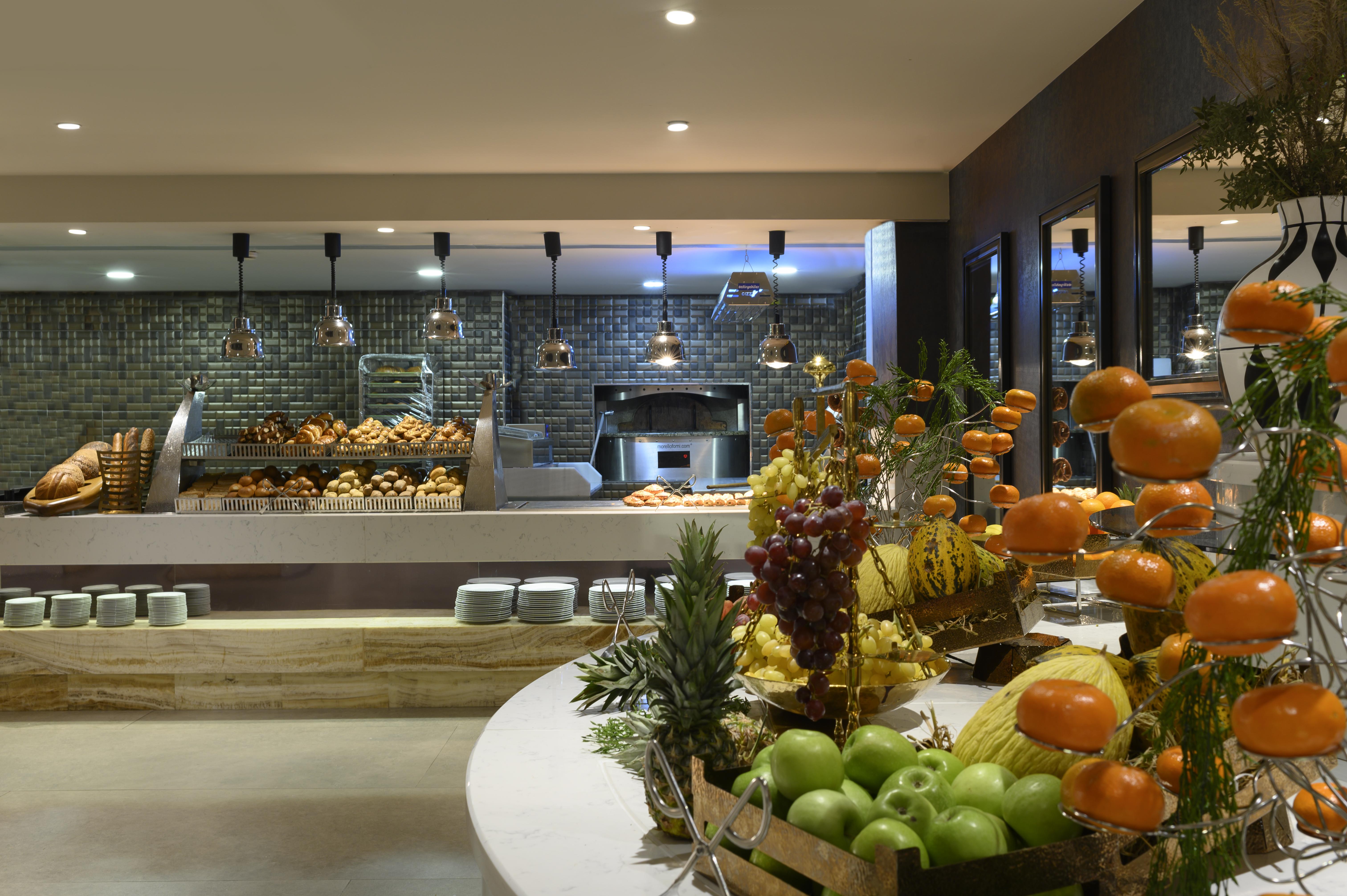 Elite World Grand Sapanca Hotel Exterior foto The buffet at the hotel