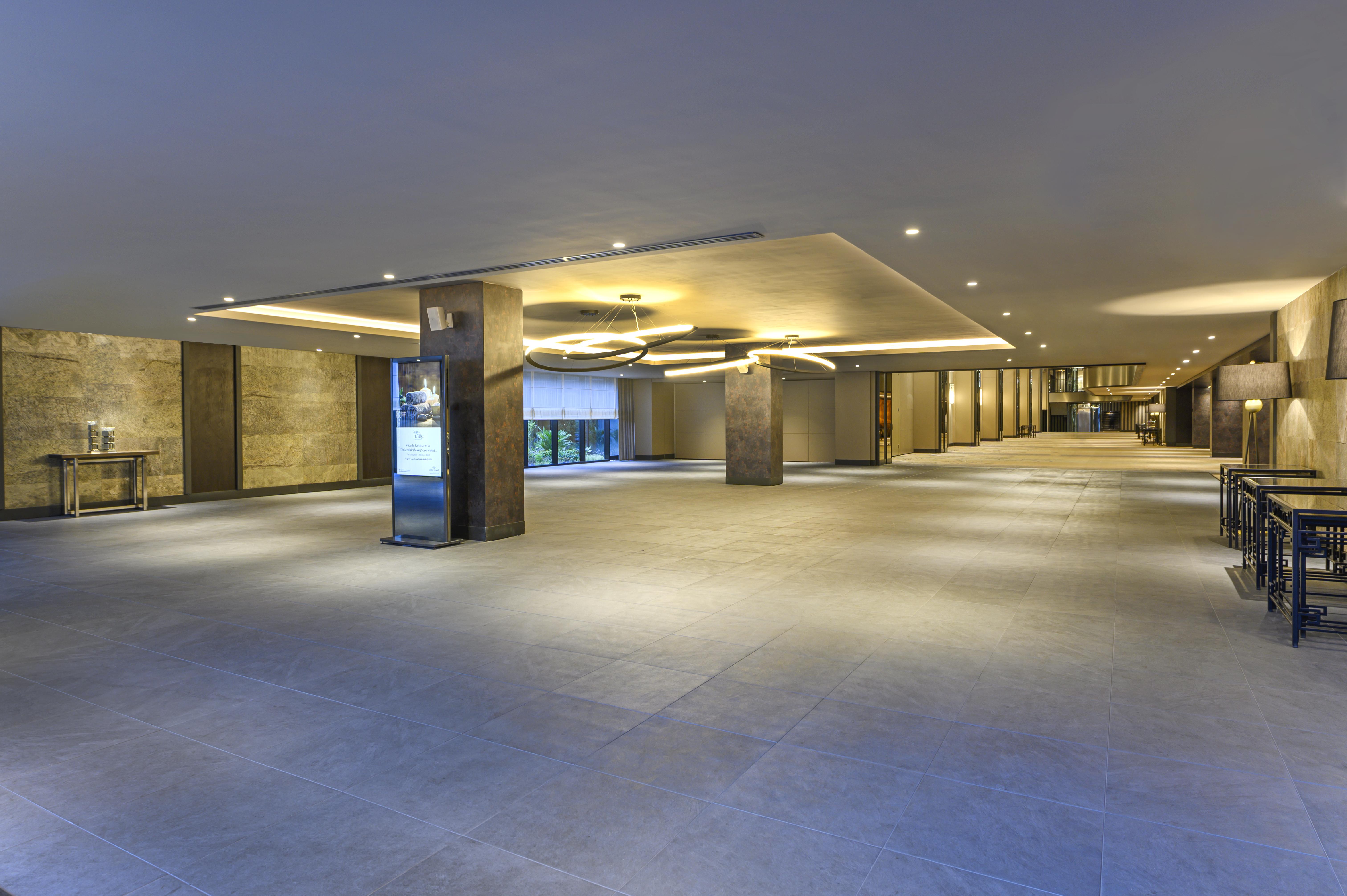 Elite World Grand Sapanca Hotel Exterior foto The lobby of the hotel