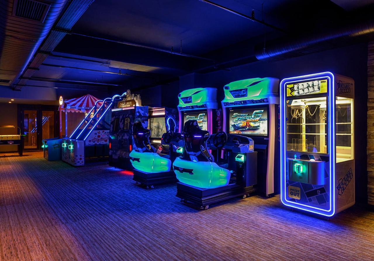 Elite World Grand Sapanca Hotel Exterior foto The arcade at the 2014 edition of the London Boat Show